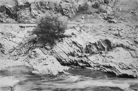 Ancient folded rocks near geologic exhibit on Merced Road with railroad tracks above