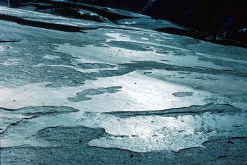 Imprints on the rock: glacial polish and striations