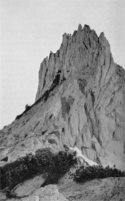 Cockscomb Crest, the most magnificent of all the sharply attenuated crests that indicate the highest level reached by the ice in the High Sierra. By Franois Matthes