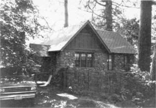 Illustration 101. Ahwahnee row houses. Photos by Jo Wabeh, 1986