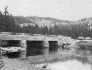 Illustration 158. Road bridge over Tuolumne River. Photo by Robert C. Pavlik, 1985
