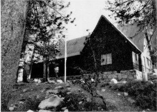 Illustration 184. Present Tuolumne Meadows visitor center (old CCC mess hall). Photo by Gary Higgins, 1984