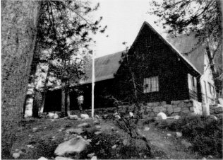 Illustration 184. Present Tuolumne Meadows visitor center (old CCC mess hall). Photo by Gary Higgins, 1984