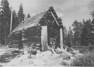 Illustration 259. Sachse Springs snow survey/patrol cabin. Photo by Paul Cloyd, 1986