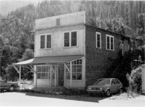 Illustration 261. County library and residence (former post office), El Portal. Photos by Robert C. Pavlik, 1985