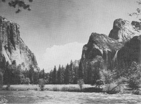 Yosemite Valley from Valley View. El Capitan (left), Clouds Rest (center background), Cathedral Rocks and Bridalveil Fall (right)